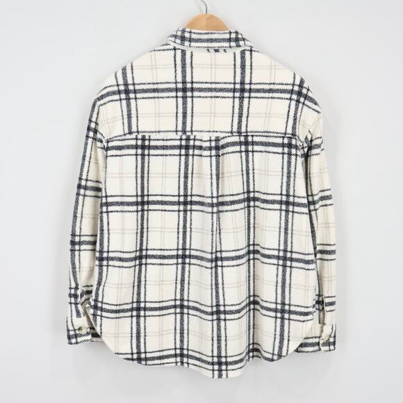American Eagle Cozy Soft Button Up Fleece Shacket Black Ivory Plaid Size Small - Picture 2 of 8